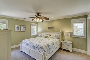 6 bedrooms, iron/ironing board, free WiFi, bed sheets