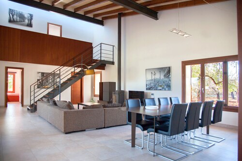 Modern house with large pool 