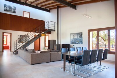 Modern house with large pool 