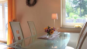 House | In-room dining