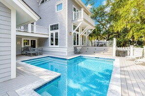 A heated pool - 30 Sandpiper-Ocean breezes & sandy footsteps (125 to be exact) to the beach (Hilton Head Island)
