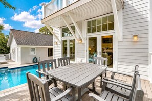 Outdoor dining - 30 Sandpiper-Ocean breezes & sandy footsteps (125 to be exact) to the beach (Hilton Head Island)