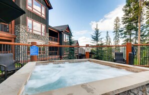 Spa - Luxury 2 Bedroom Ski in, Ski out Condo in Breckenridge with Shared Pool, Hot Tub, Arcade, and Bar (Breckenridge)