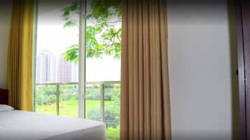 Egyptian cotton sheets, premium bedding, down comforters, pillowtop beds