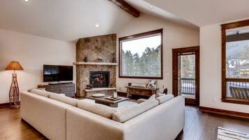 House (40-3_RiverRun_Townhome) | Exterior