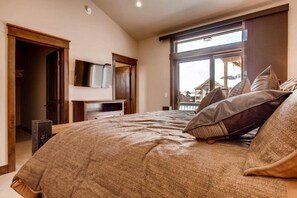 House (40-4_RiverRun_Townhome) | Exterior