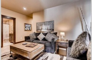 House (40-4_RiverRun_Townhome) | Exterior - Spacious 4 Bedroom Townhome in River Run Village Within Walking Distance to Gondola and Restaurants (Keystone)