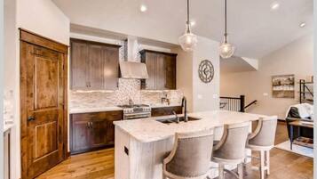 House (40-4_RiverRun_Townhome) | Exterior