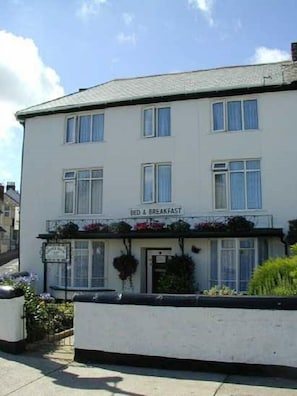 Front of property - Corner House Guest House (Bideford)