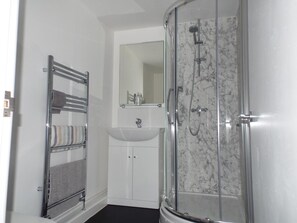 Hair dryer, towels - Corner House Guest House (Bideford)
