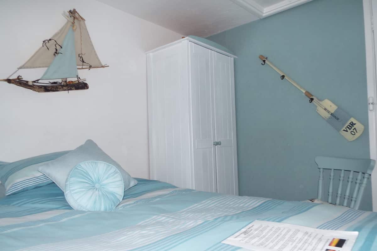 The Family Suite, Ensuite (2 Single Beds and 1 Small Double Bed)