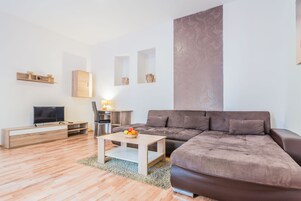 Apartment (Extra bed) | Desk, iron/ironing board, free WiFi, bed sheets