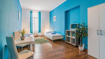 Standard-Zweibettzimmer, 2 Einzelbetten | Schreibtisch, Bügeleisen/Bügelbrett, kostenloses WLAN, Bettwäsche