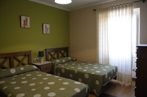 4 bedrooms, iron/ironing board, travel crib, free WiFi - Rustic house with sea views (Carnota)