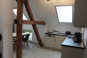 Departamento, 2 habitaciones, sauna | Cocina privada | Refrigerador, horno, parrilla de estufa y lavavajillas 
