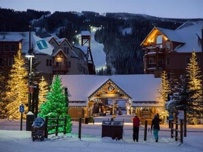 Skiing - 3 Bedroom Mountain Condo in River Run Village With Expansive Mountain Views and Walking Distance to Ski Slopes (Keystone)