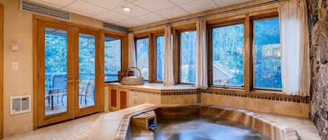 Condo (2707_Chateaux_DuMont_3Bedroom) | Exterior