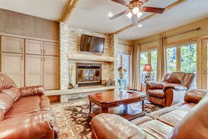 Condo (2707_Chateaux_DuMont_3Bedroom) | Exterior