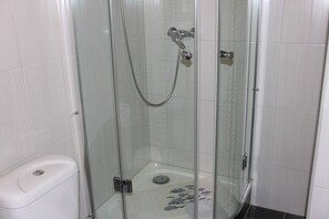 Apartment | Dusche im Bad