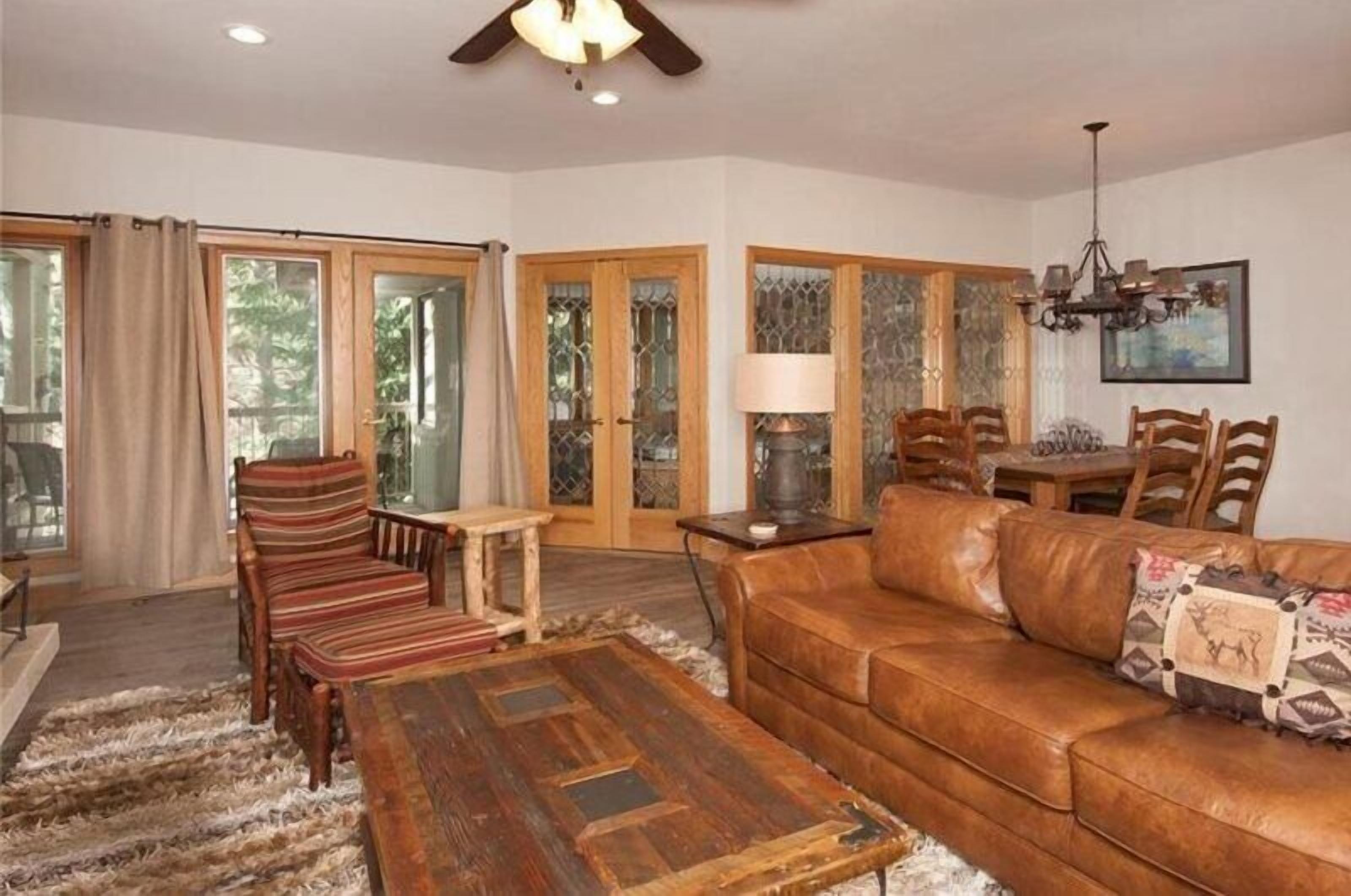 Condo (2706_Chateau_DuMont_2Bed_Platinum) | Living room | Flat-screen TV