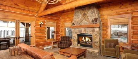 ハウス (6524_Settlers_Creek) | リビングルーム | 薄型テレビ