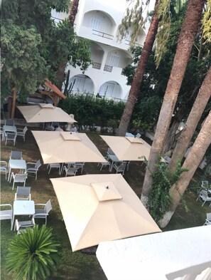 Frokost, lunsj og middag serveres, internasjonale retter 