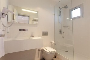 Dusche, Regendusche, kostenlose Toilettenartikel, Haartrockner