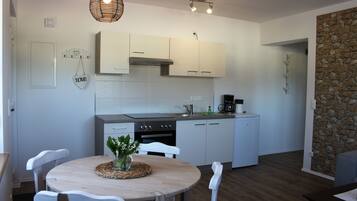 Apartment, 2 Bedrooms, Balcony | In-room dining