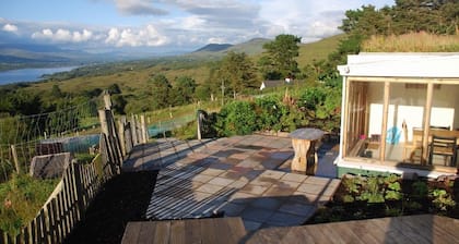 Beara jewel, Simple but complete appartment style property with stunning view.