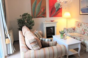 Apartment | Living area | Flat-screen TV - Ferienwohnung Nachtigall (Lübbenau/Spreewald)