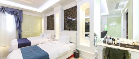 Kamar Twin Mewah | Didekorasi berbeda-beda dan dilengkapi dengan perabotan berbeda-beda