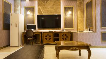 Luxury Twin Room | Television