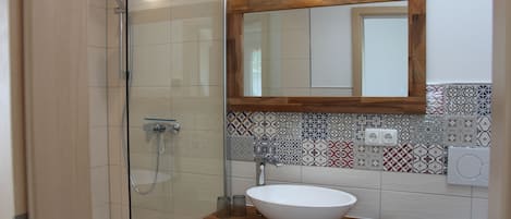 Apartment | Bathroom sink