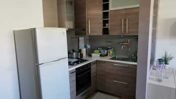 Frigorifero, forno, piano cottura, macchina per tè/caffè