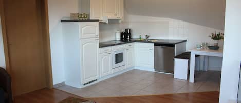 Departamento, 2 habitaciones | Cocina privada | Refrigerador, horno, parrilla de estufa y lavavajillas