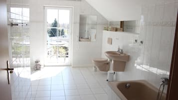 Apartment, 2 Schlafzimmer | Badezimmer | Dusche, Haartrockner, Seife, Toilettenpapier