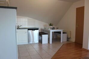 Apartment, 2 Bedrooms | In-room dining - Ferienwohnung Orchidee (Lübbenau/Spreewald)