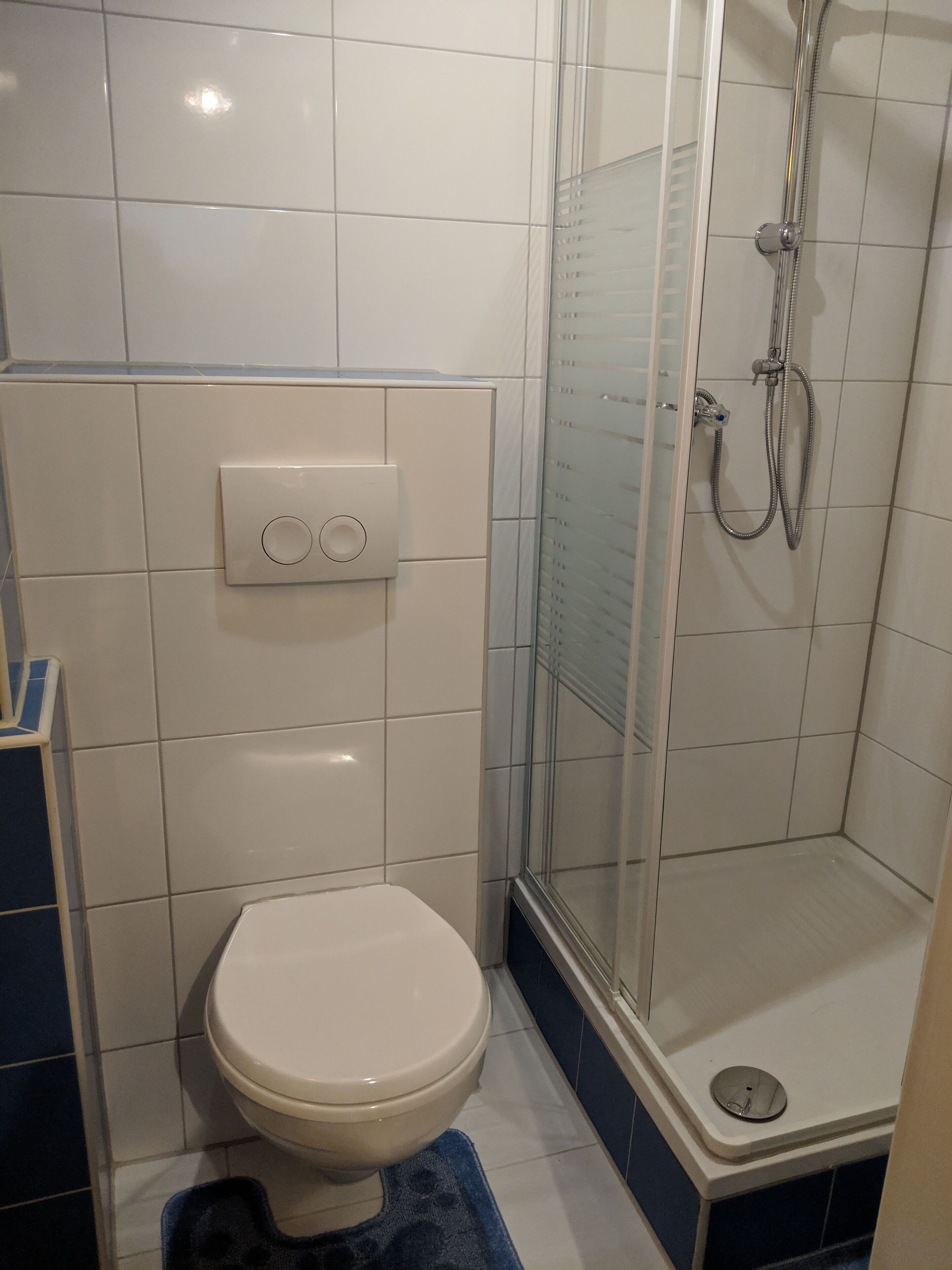 Apartment, 2 Schlafzimmer (4 Guests) | Badezimmer | Dusche, Handtücher, Toilettenpapier