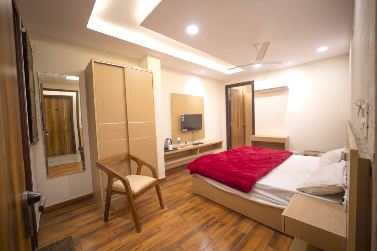 Deluxe Room | Blackout drapes