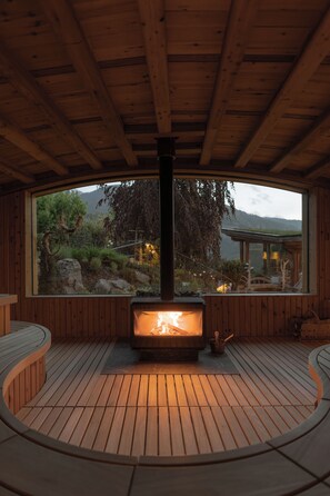 Sauna, bain à remous, hammam, hammam, massages aux pierres chaudes