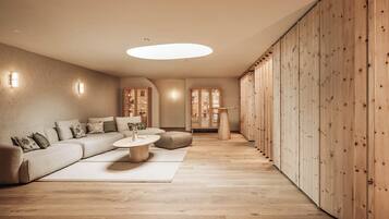 Sauna, Whirlpool, Dampfbad, TĂŒrkisches Bad/Hamam, Warmsteinmassagen