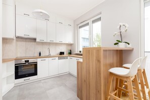 Superior Apartment | Private kitchen | Fridge, oven, stovetop, dishwasher