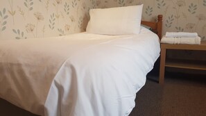 Twin Room | Iron/ironing board, bed sheets - Leofric Legends (Blackpool)