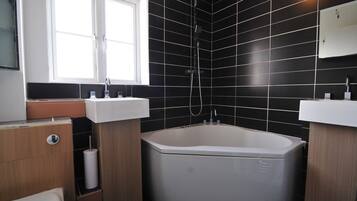 Luxury House | Bilik Mandi | Gabungan pancuran/tab mandi, kelengkapan dandanan diri percuma