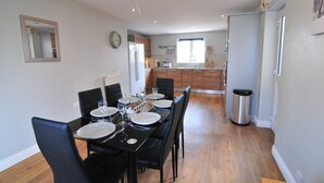 Luxury House | In-room dining
