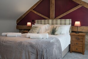 Egyptian cotton sheets, premium bedding, individually decorated - Stainsborough Hall (Ashbourne)