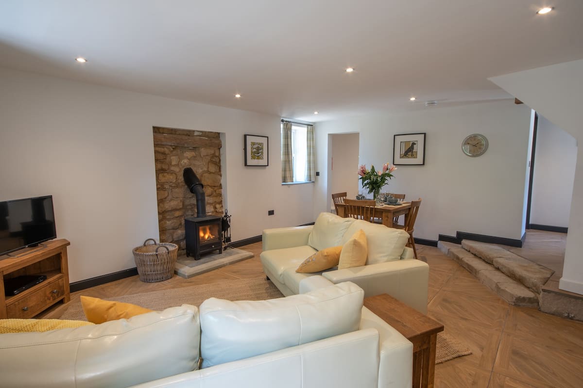Family Cottage (Henmore Cottage) | Living area
