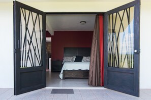 1 habitación, tabla de planchar con plancha, wifi y ropa de cama 