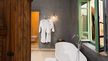Bab Agnaou | Bathroom | Free toiletries, hair dryer, bathrobes, towels