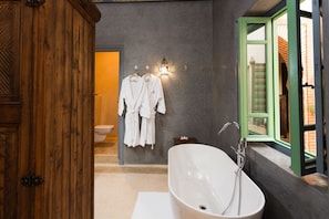 Superior Room | Bilik Mandi | Kelengkapan dandanan diri percuma, pengering rambut, jubah mandi